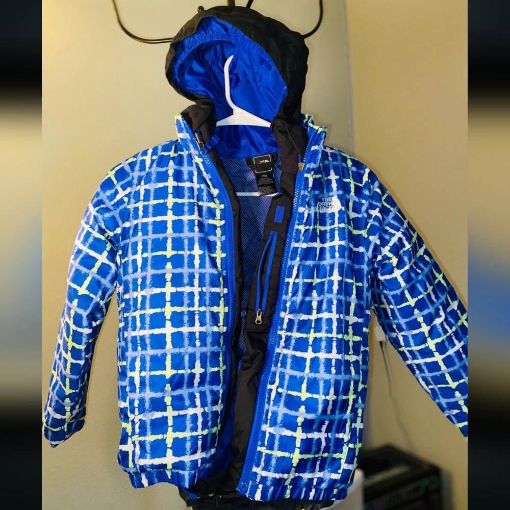 The North Face Kids Blue and White Patterned Puffer Jacket